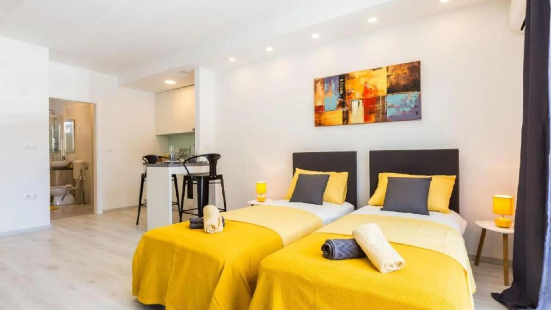 Spacious Two Sis Apartments In Zadar With Terrace