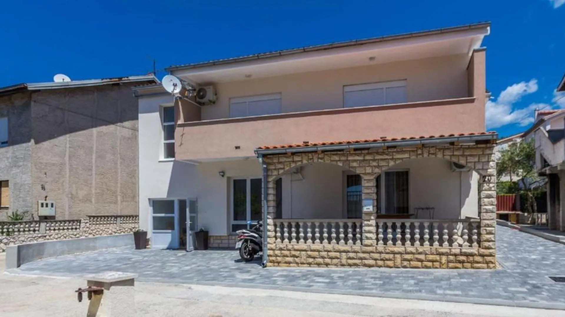 Spacious Two Sis Apartments In Zadar With Terrace