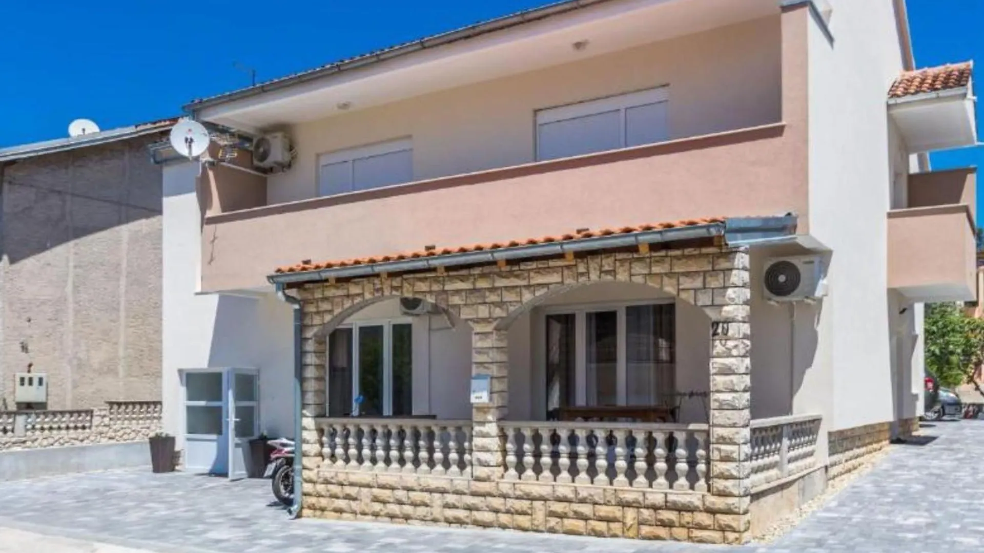 Spacious Two Sis Apartments In Zadar With Terrace 크로아티아
